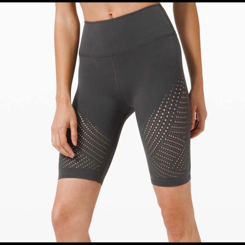 Lululemon Reveal Short Digital Rain
